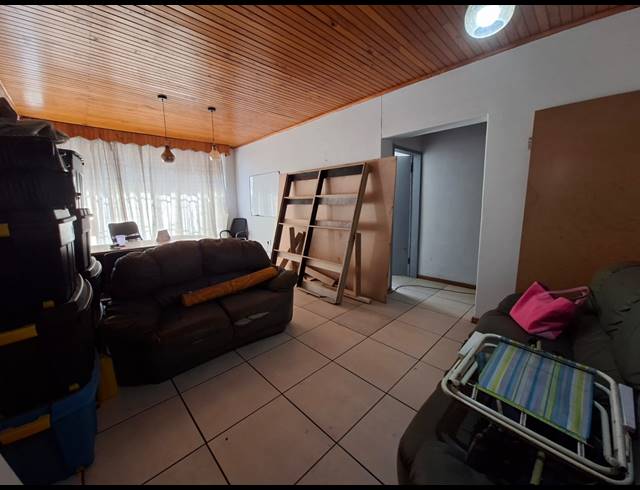 2 BEDROOM FLAT FOR SALE IN VEREENIGING CENTRAL